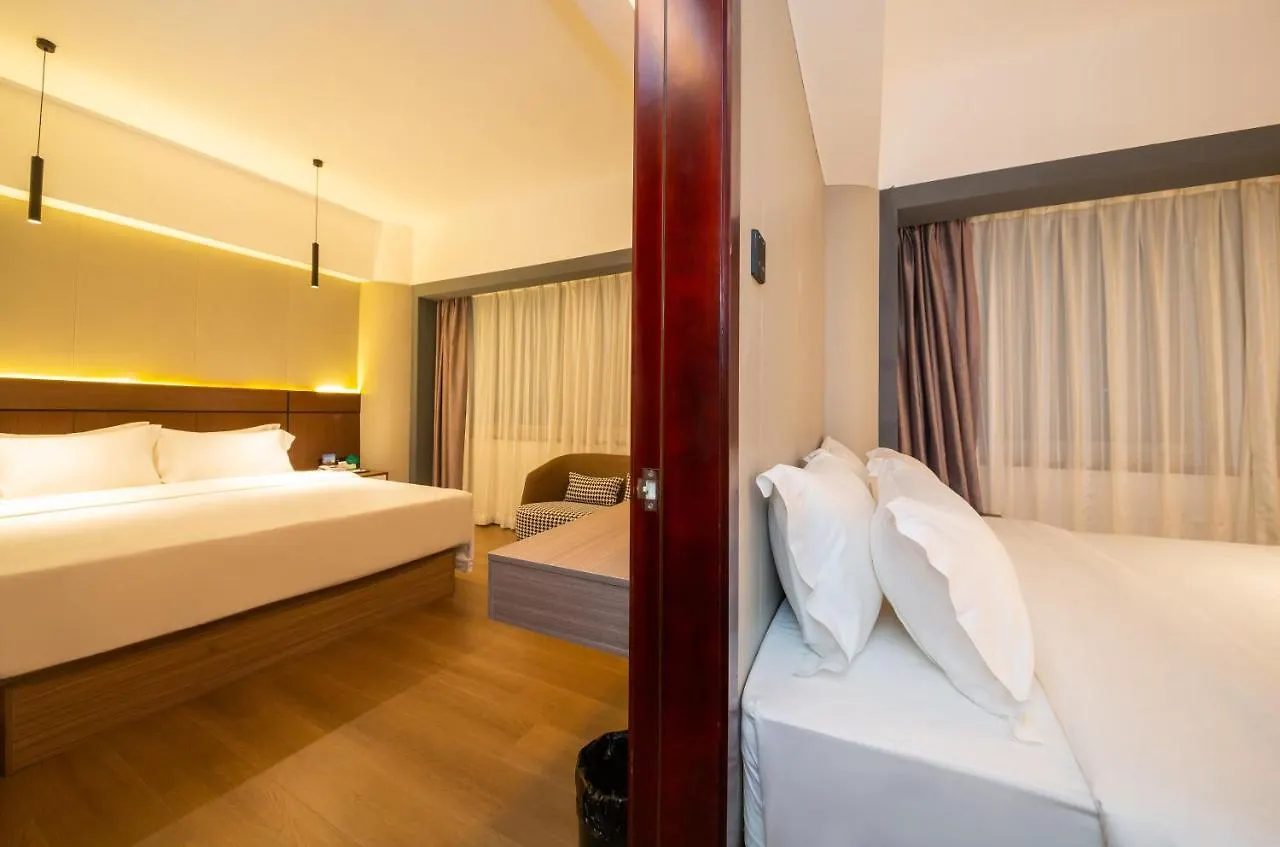 Zhuhai Jinguan Holiday Hotel الصين