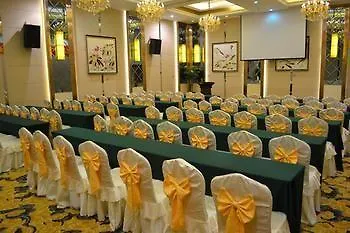 Zhuhai Jinguan Holiday Hotel 4*,