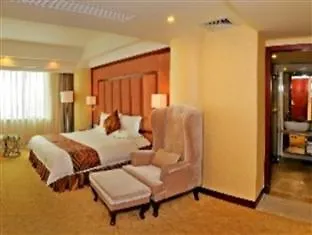 Zhuhai Jinguan Holiday Hotel 4*,