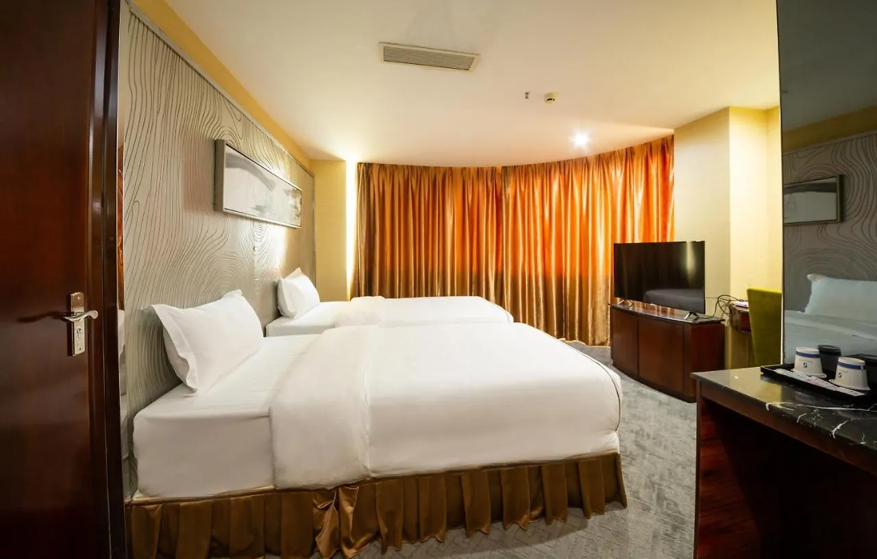 Zhuhai Jinguan Holiday Hotel 4*,